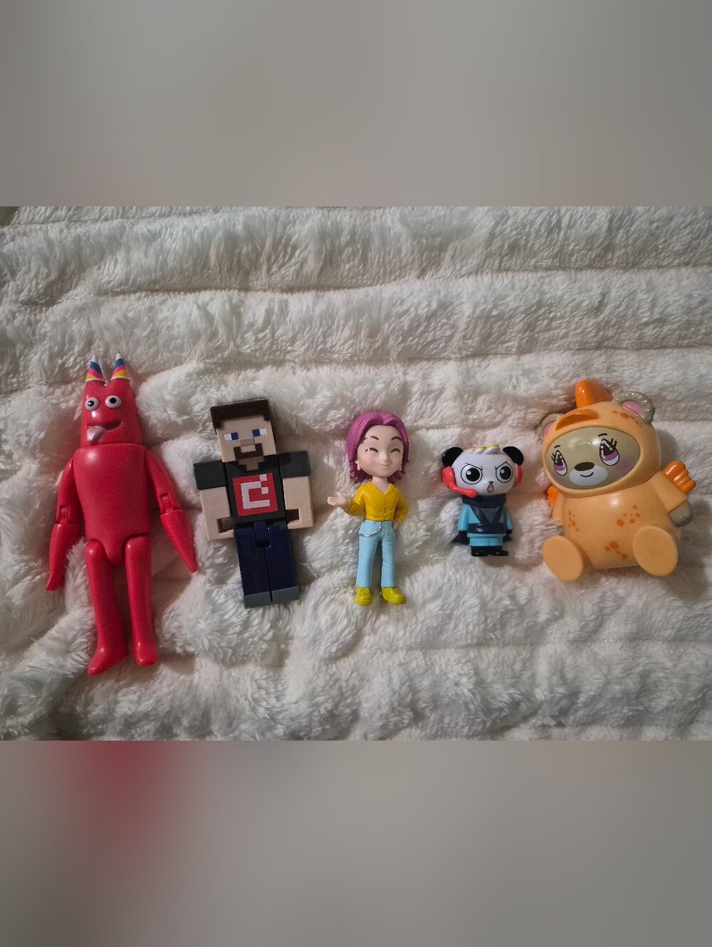 Random 25 Piece Toy Figure Lot
